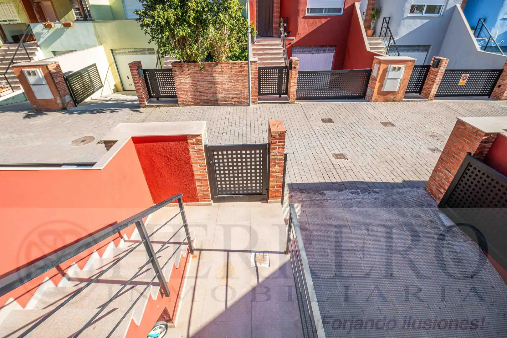 Vista exterior de Casa adosada en venda en Almoines amb Aire condicionat, Calefacció i Jardí privat