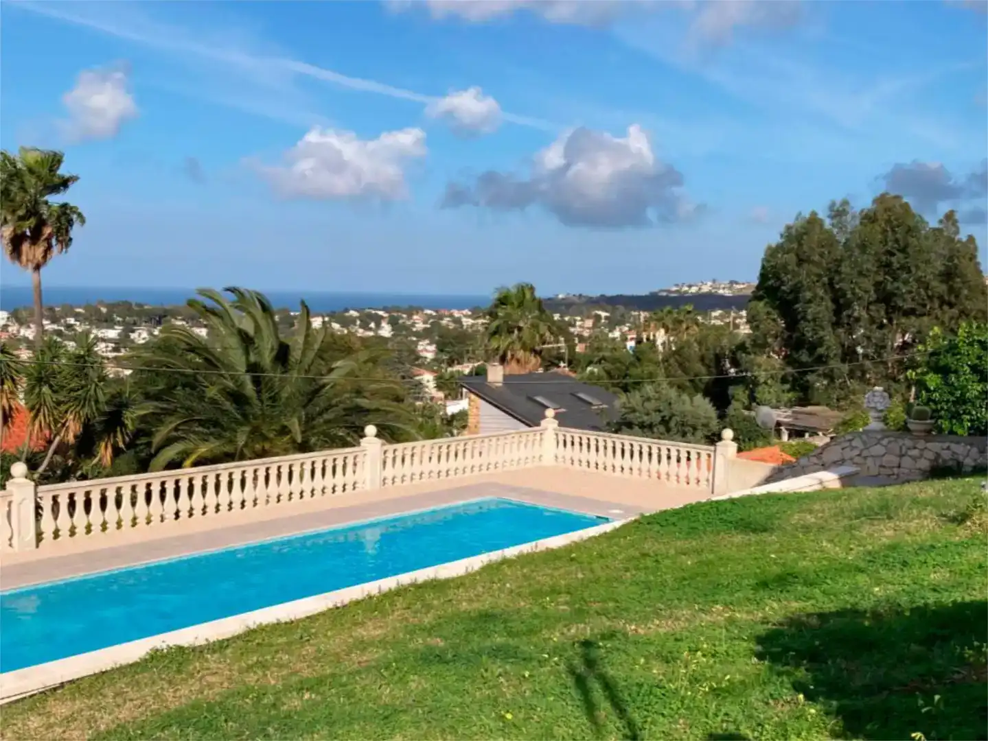 Außenansicht von Wohnung zur Miete in Dénia mit Klimaanlage, Privatgarten und Schwimmbad