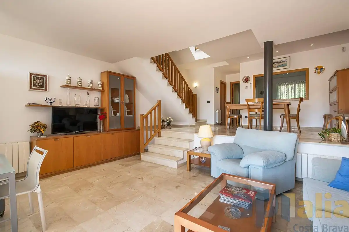 Sala de estar de Casa adosada en venta en Sant Feliu de Guíxols con Calefacción, Jardín privado y Terraza