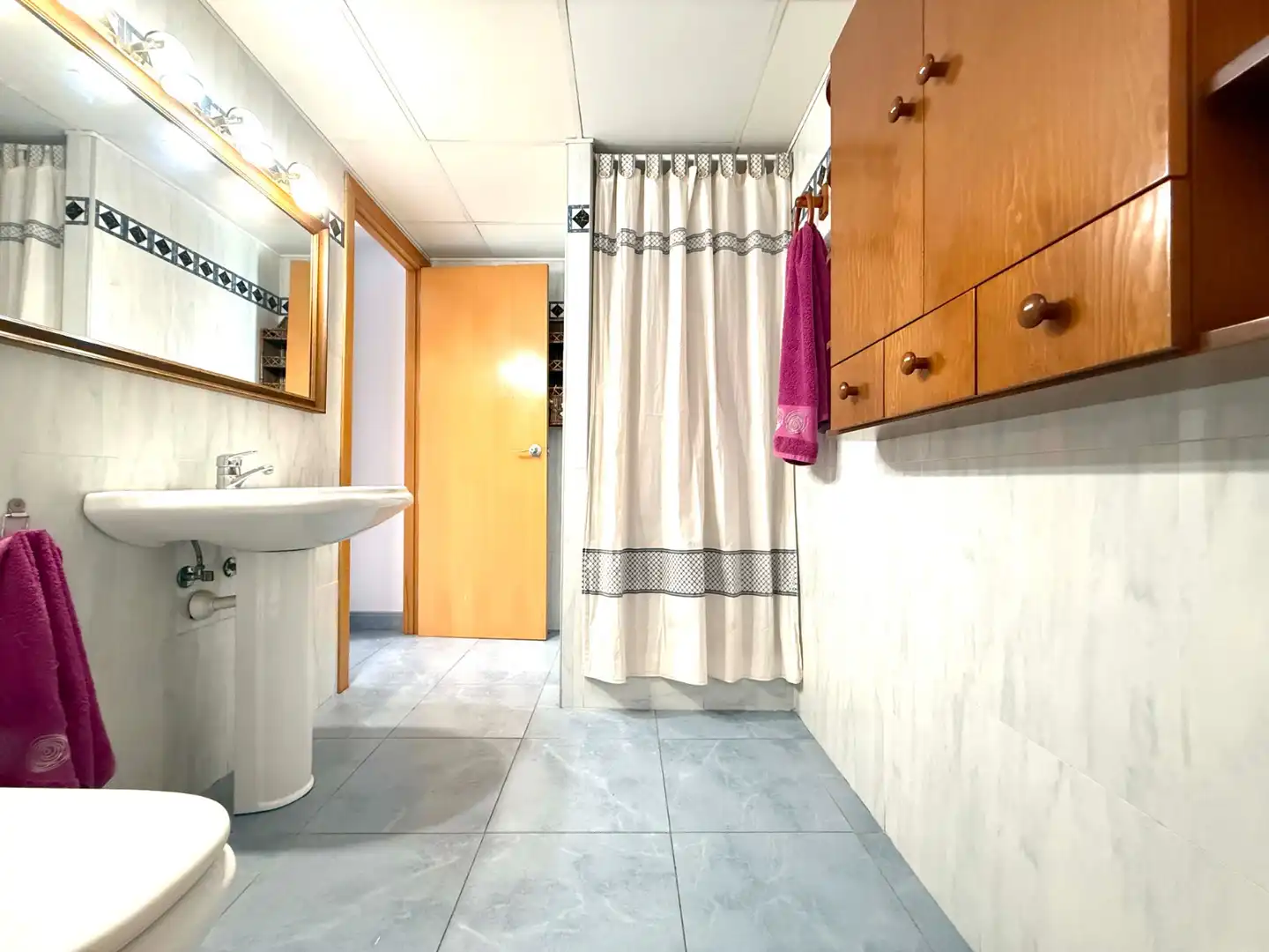 Badezimmer von Wohnungen zum Verkauf in Cambrils mit Heizung, Privatgarten und Möbliert