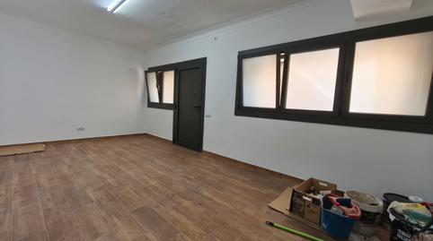 Foto 2 de Planta baixa en venda a Carrer de Conca, El Camp de l'Arpa del Clot, Barcelona