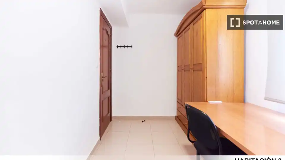 Flat for rent in Sevilla  with Air Conditioner, Heating and Furnished