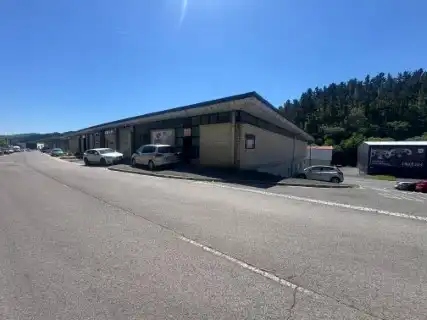 Außenansicht von Fabrikhallen zur Miete in Zarautz