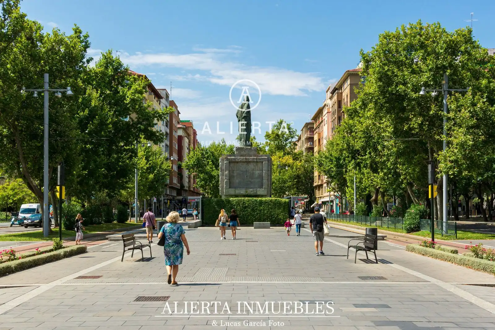 Vista exterior de Casa adosada en venda en Zaragoza amb Aire condicionat, Calefacció i Traster