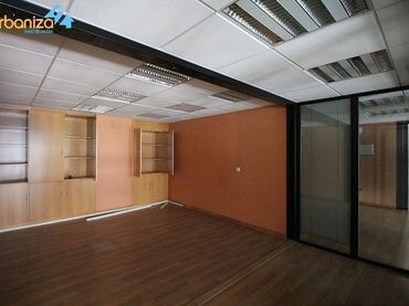 Bureau avec ascenseur à louer à Avenida JUAN CARLOS I 9