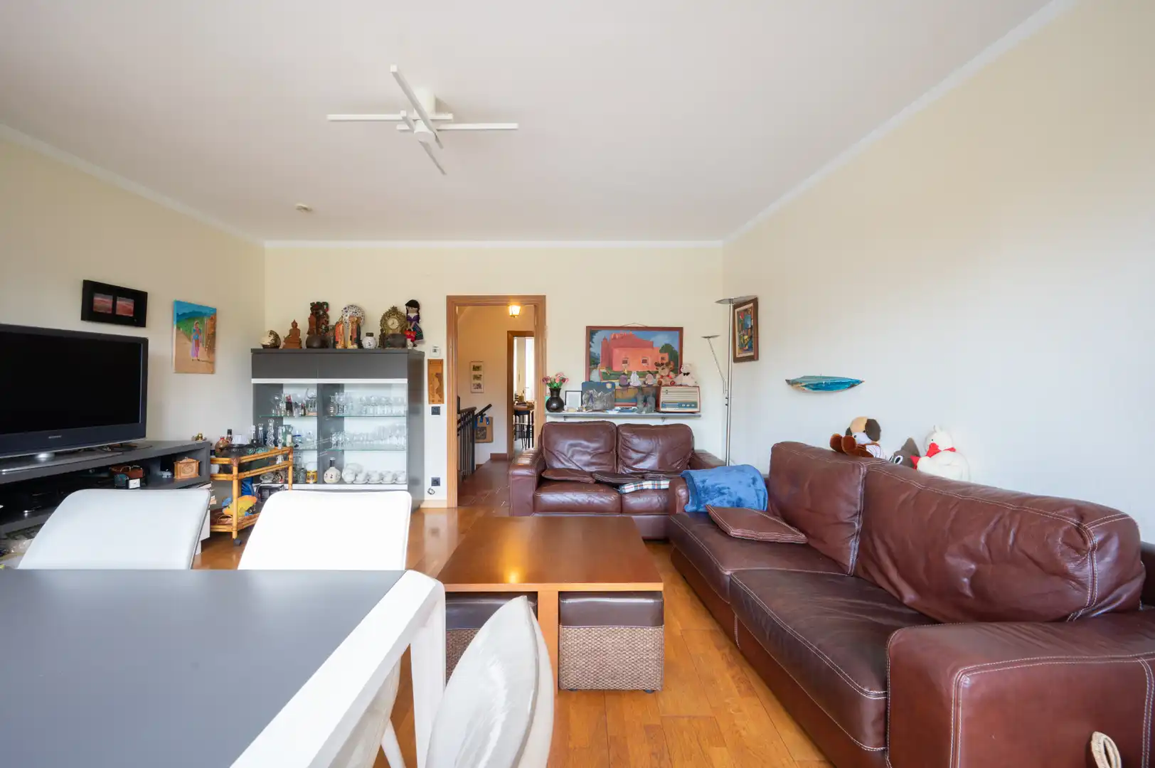 Wohnzimmer von Einfamilien-Reihenhaus zum Verkauf in Sant Cugat del Vallès mit Klimaanlage, Heizung und Privatgarten