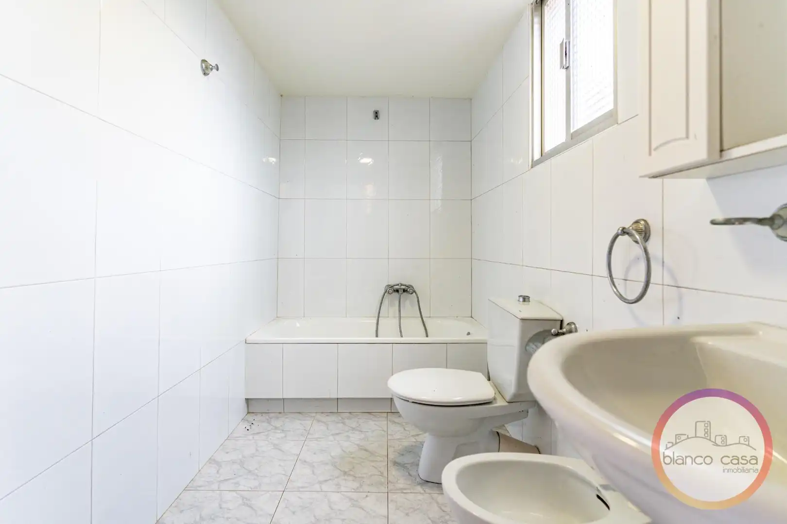 Badezimmer von Haus oder Chalet zum Verkauf in A Laracha   mit Heizung und Möbliert
