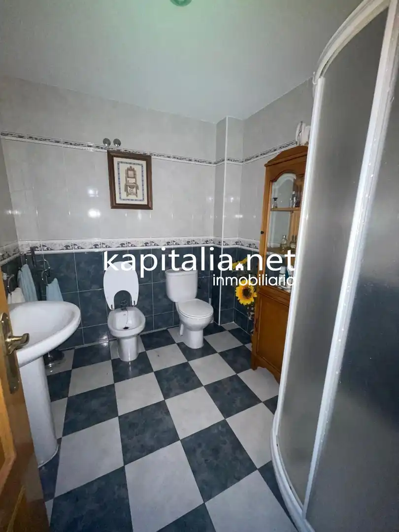Bany de Casa adosada en venda en Llanera de Ranes amb Aire condicionat, Terrassa i Balcó