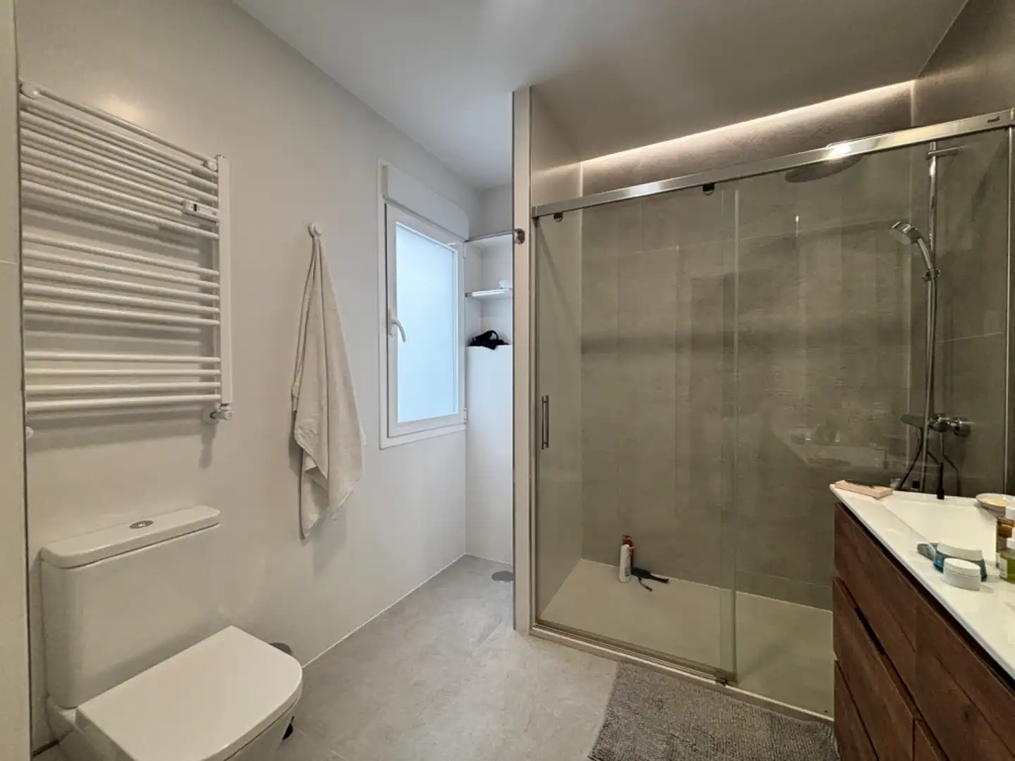 Badezimmer von Wohnung zur Miete in Madrid mit Klimaanlage, Heizung und Möbliert