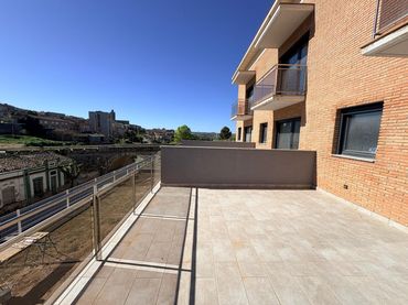 Chalet con balcón en venta en Cervera