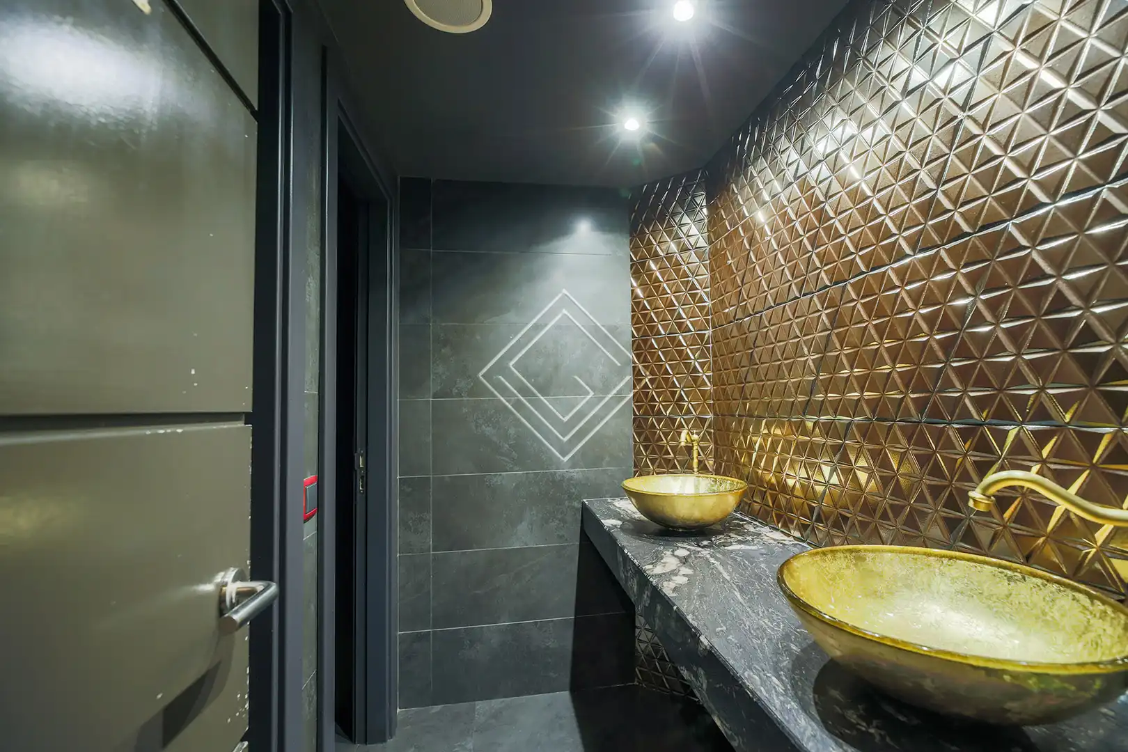 Baño de Local en venta en Madrid con Aire acondicionado, Calefacción y Alarma