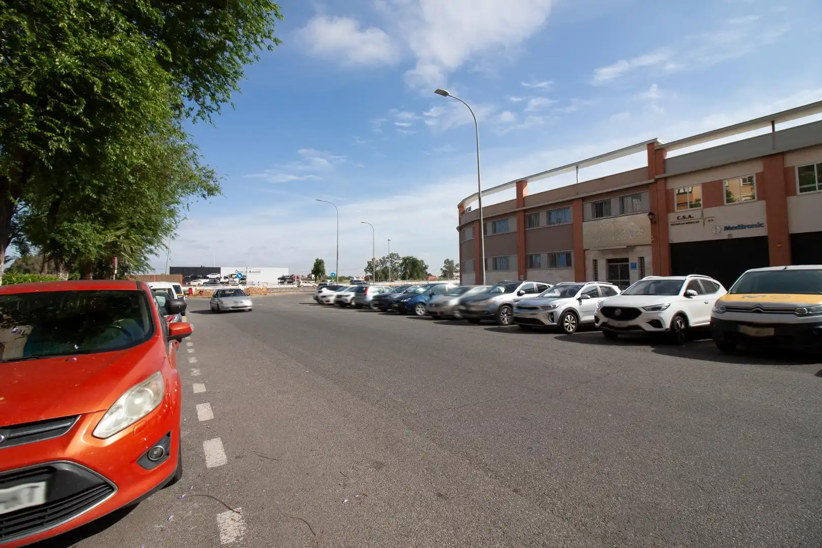 Parking de Local en venta en Sevilla