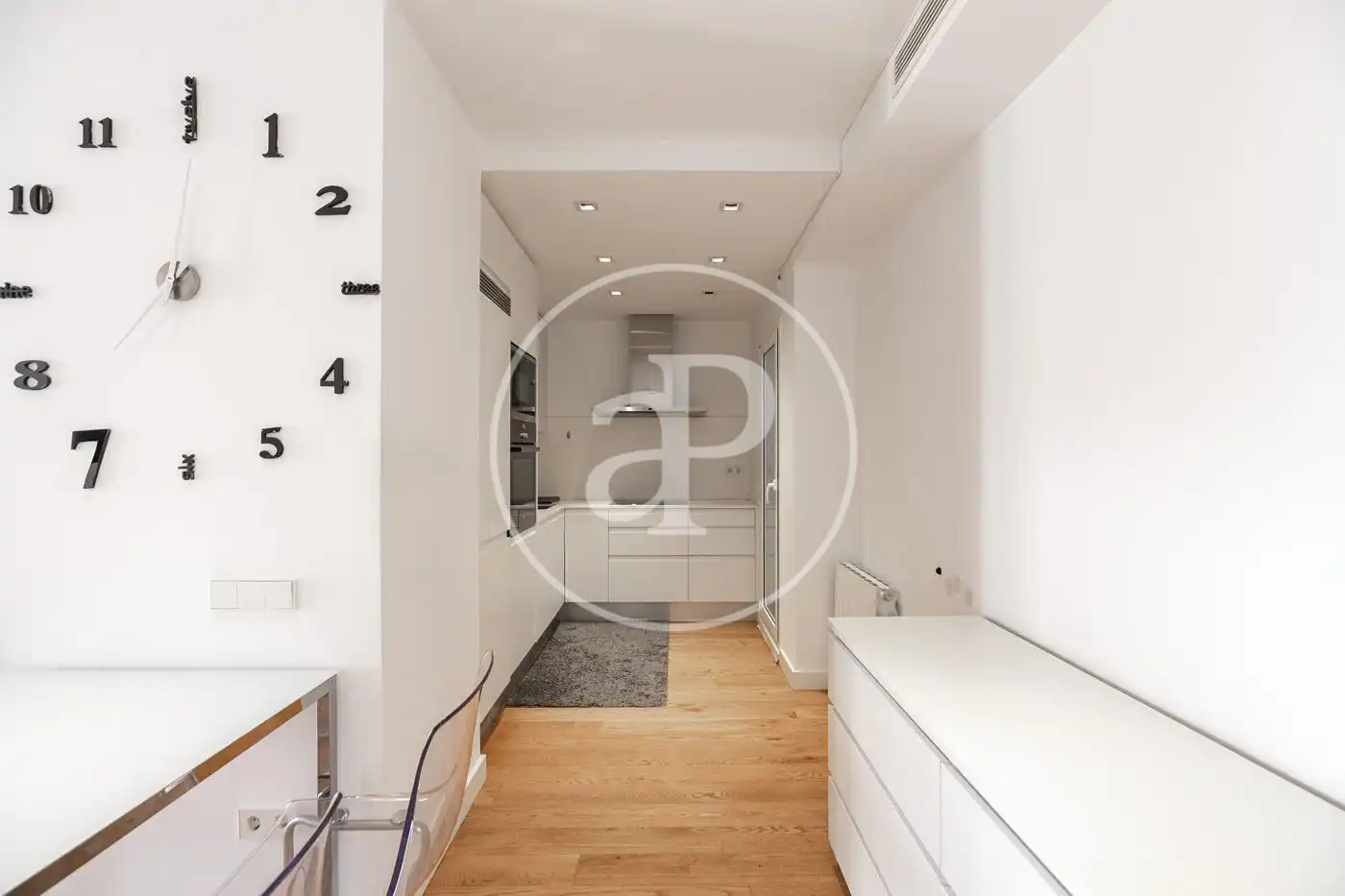 Wohnung zum Verkauf in Barcelona mit Klimaanlage, Heizung und Terrasse