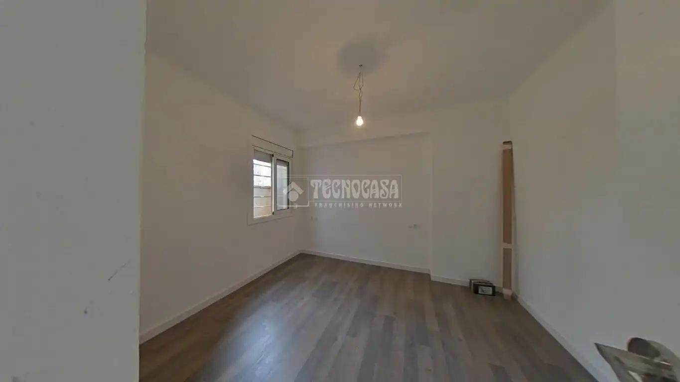 Schlafzimmer von Wohnung zum Verkauf in Cornellà de Llobregat