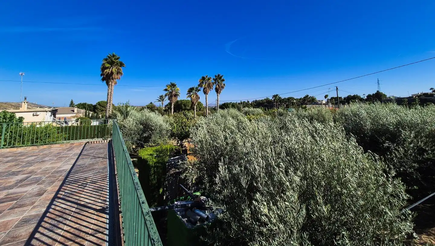Jardín de Casa o chalet en venta en Elche / Elx con Aire acondicionado y Balcón