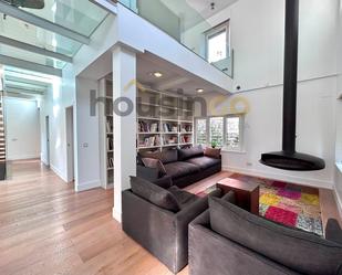Sala d'estar de Estudi de lloguer en  Madrid Capital amb Aire condicionat, Calefacció i Moblat