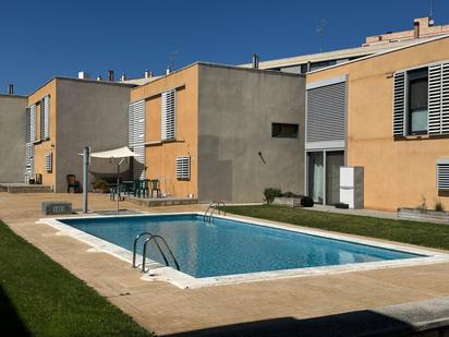 Piscina de Casa adosada en venda en Amposta amb Jardí privat, Terrassa i Piscina comunitària