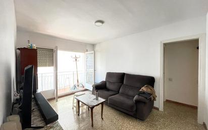 Sala d'estar de Àtic en venda en Santa Coloma de Gramenet amb Balcó