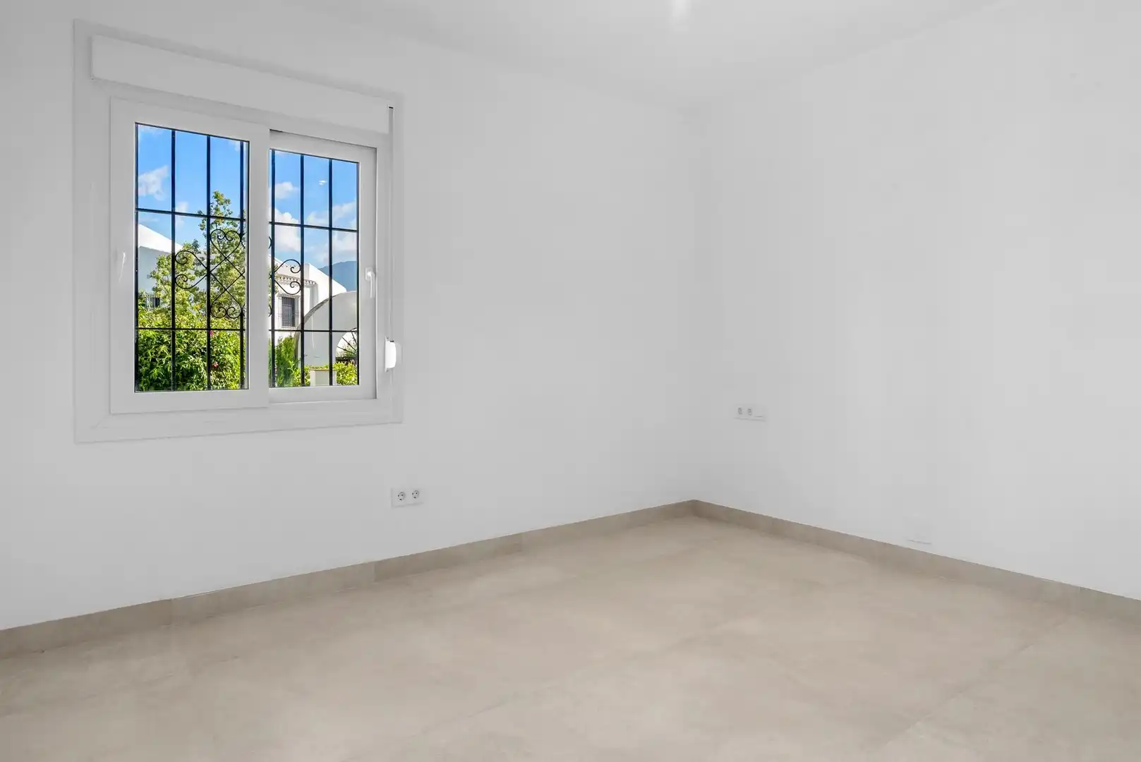 Habitación de Planta baja en venta en Marbella con Aire acondicionado, Jardín privado y Terraza