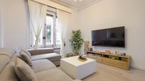 Living room of Flat for sale in  Madrid Capital  with Air Conditioner, Heating and Furnished