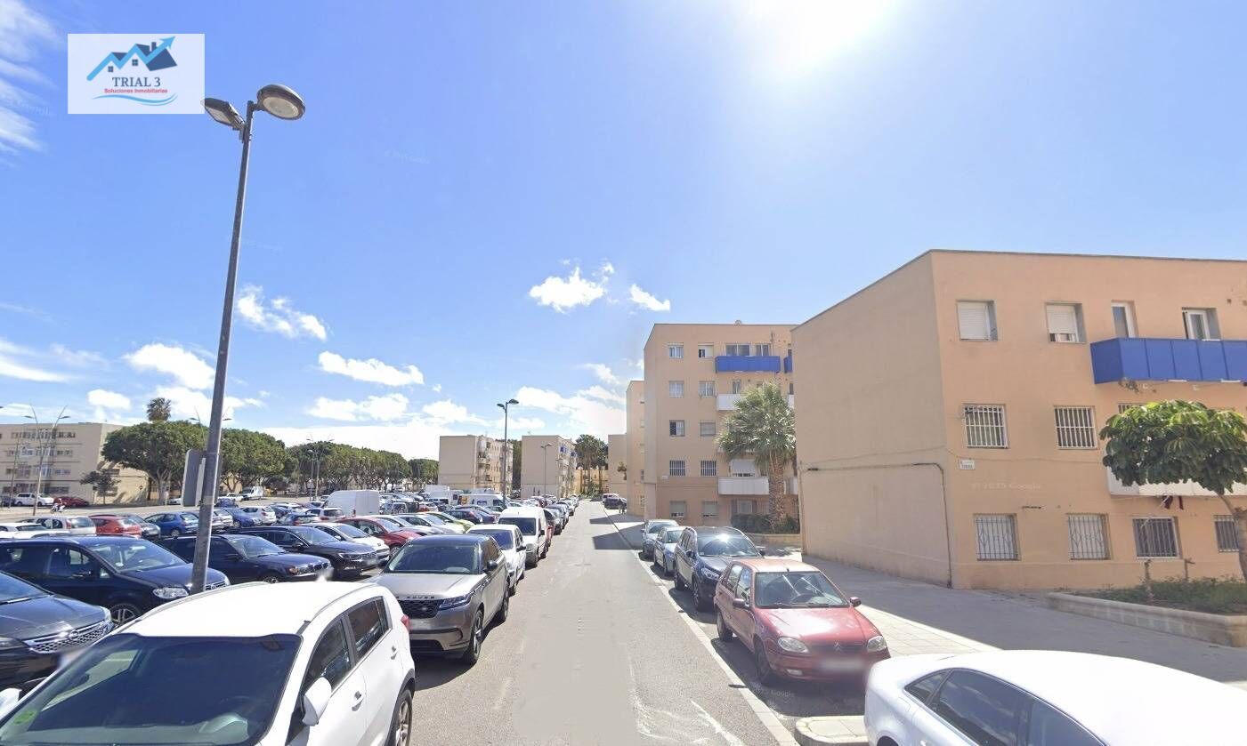 Aparcament de Pis en venda en  Almería Capital amb Terrassa i Balcó