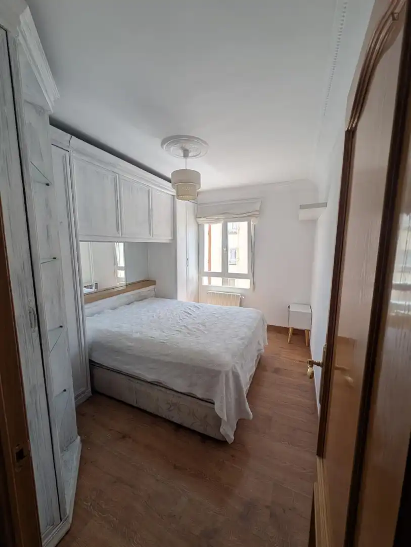 Schlafzimmer von Wohnungen zur Miete in Burgos mit Möbliert, Waschmaschine und Internet