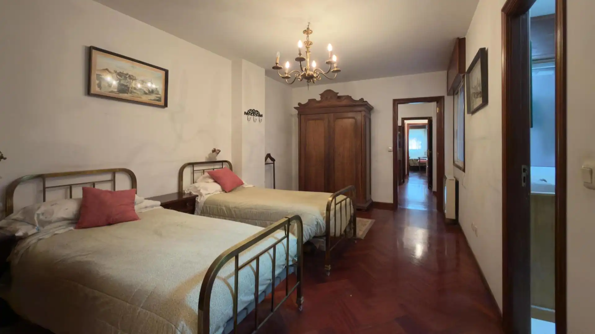 Habitación de Piso en venta en Padrón con Calefacción, Trastero y Amueblado