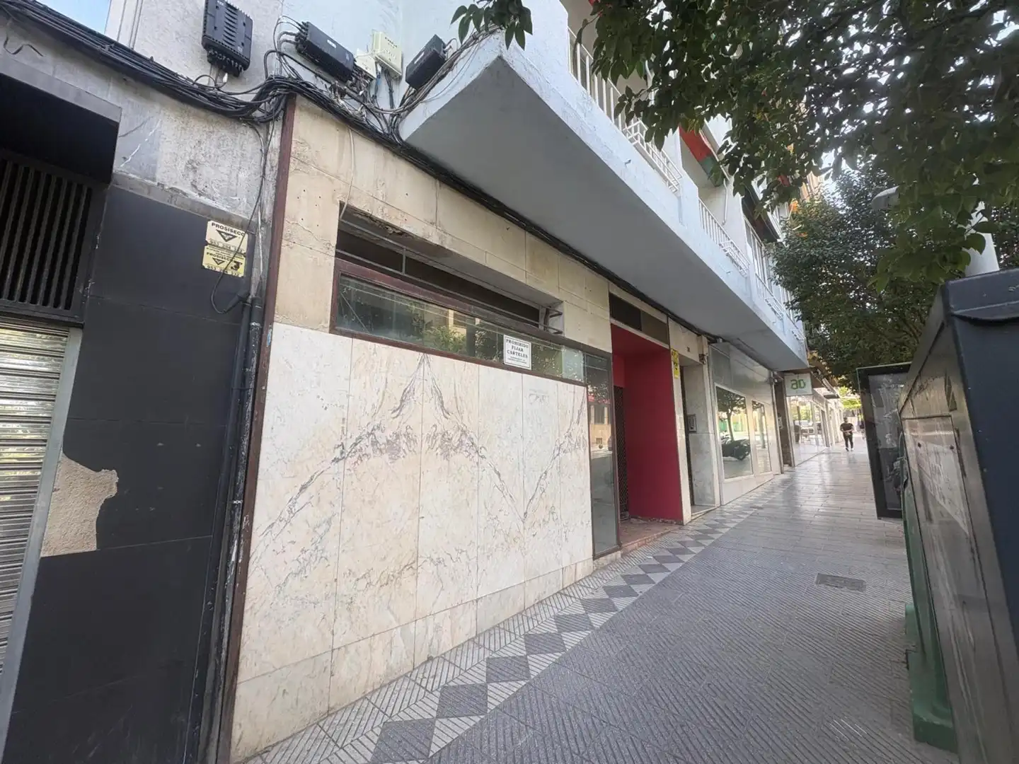 Vista exterior de Local en venta en Jaén