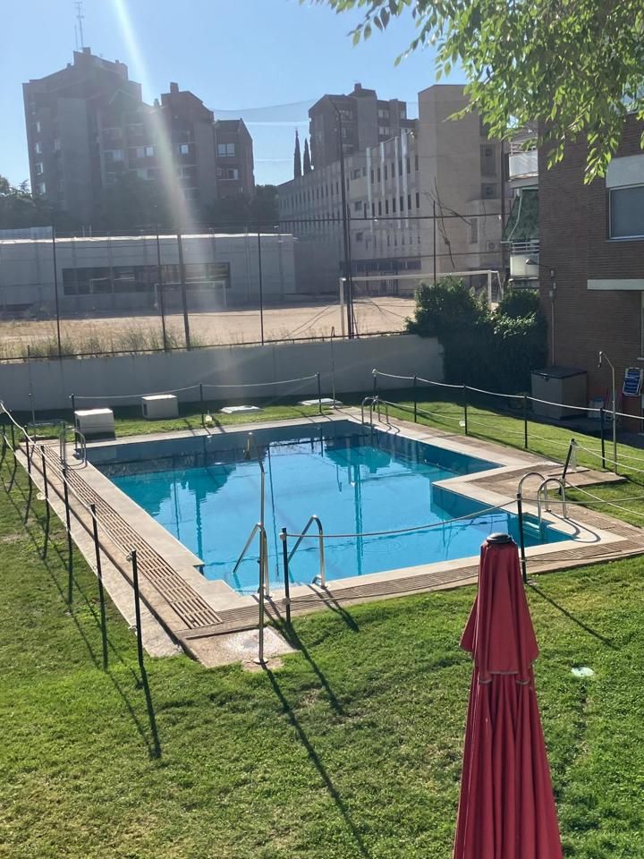 Piscina de Piso de alquiler en  Madrid Capital con Aire acondicionado, Calefacción y Parquet