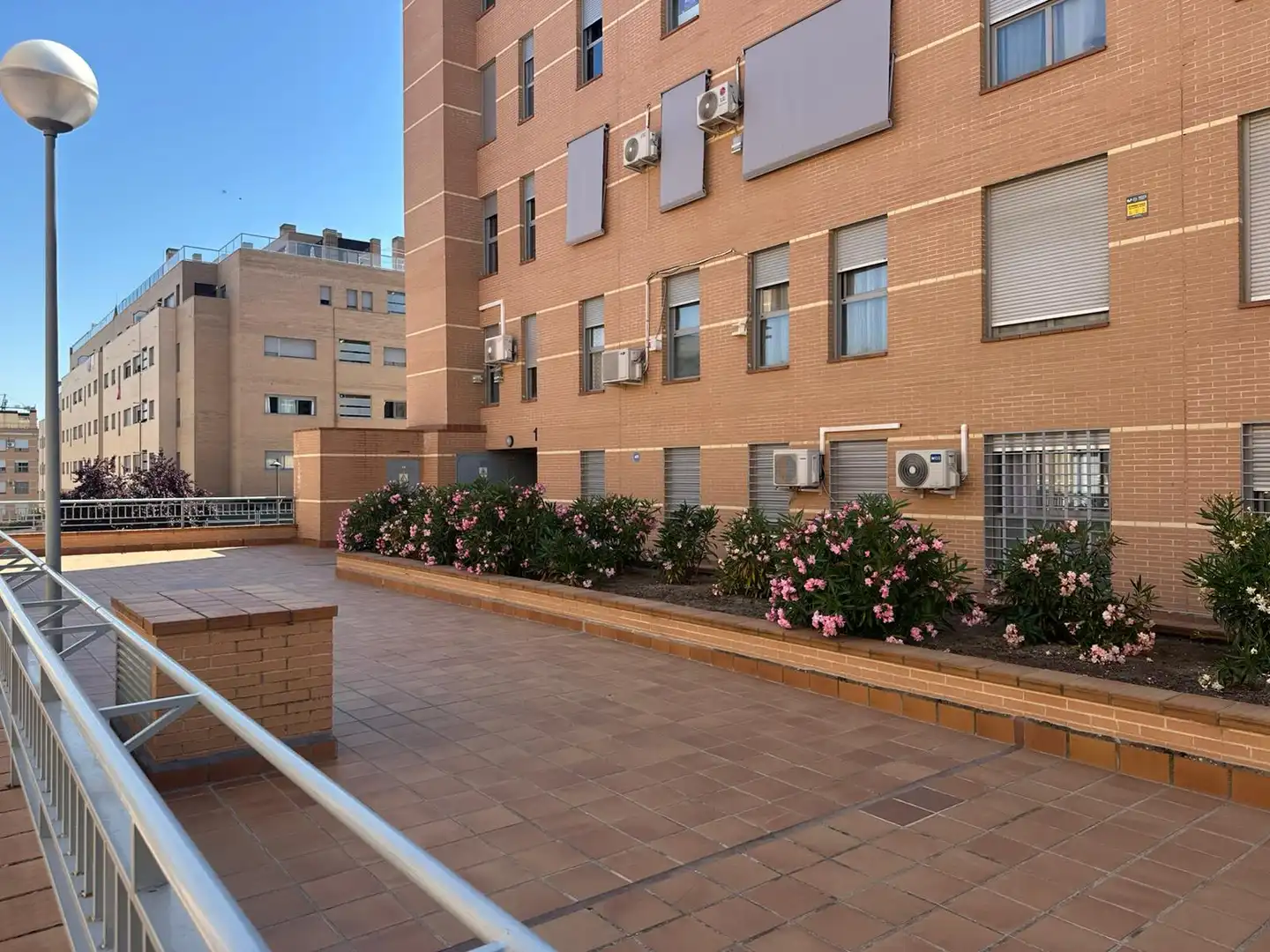 Vista exterior de Estudio de alquiler en Arganda del Rey con Calefacción, Horno y Lavadora