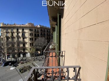 Apartament amb balcó en venda a Aribau