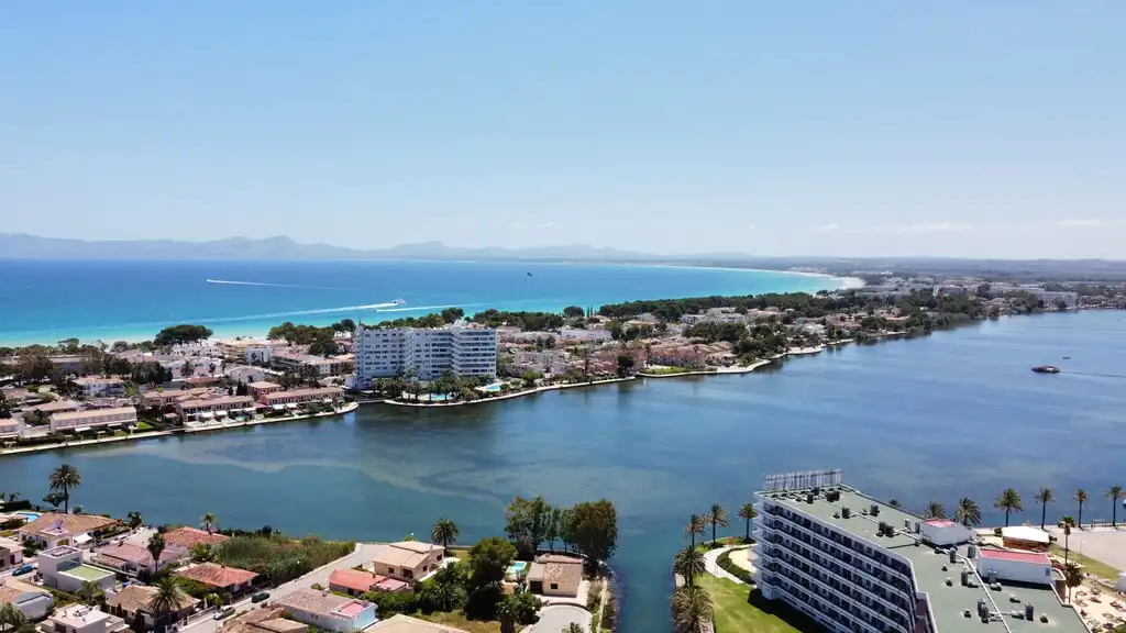 Außenansicht von Wohnungen zur Miete in Alcúdia mit Terrasse und Möbliert