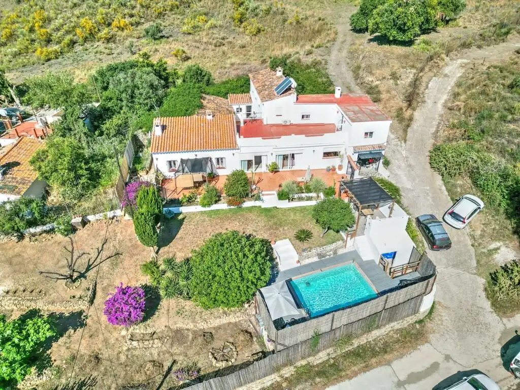 Vista exterior de Finca rústica en venda en Vélez-Málaga amb Aire condicionat, Jardí privat i Terrassa