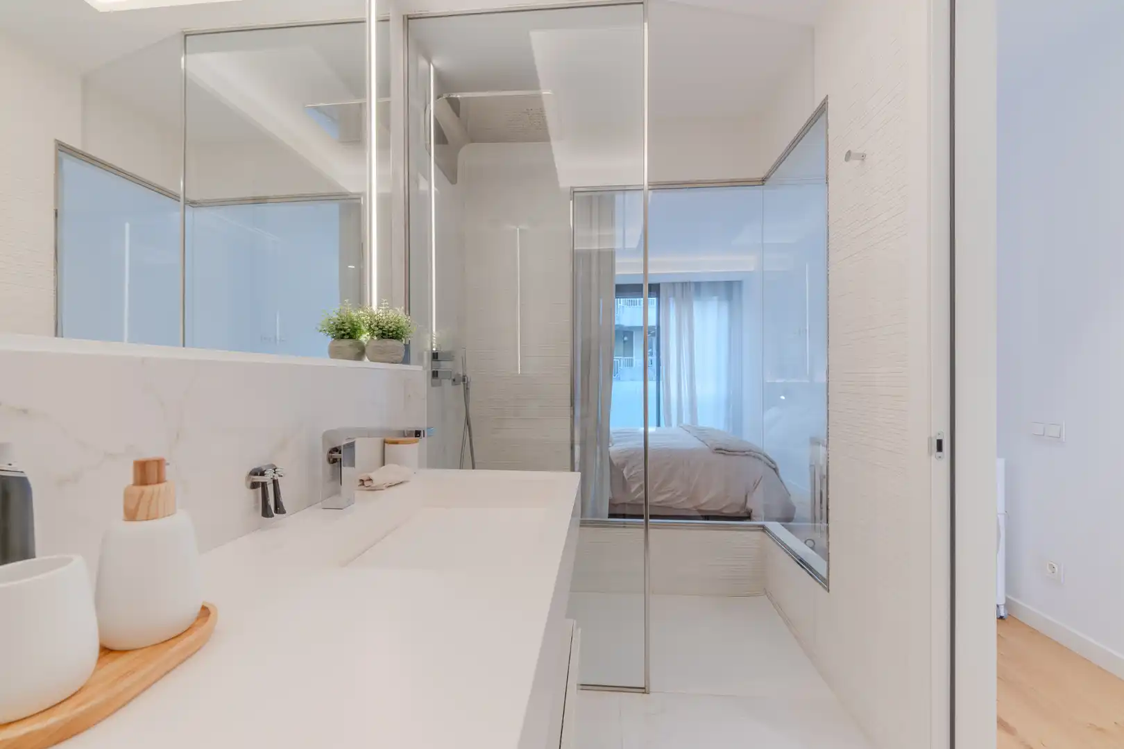 Bathroom of Flat for sale in Girona  with Air Conditioner, Heating and Parquet flooring
