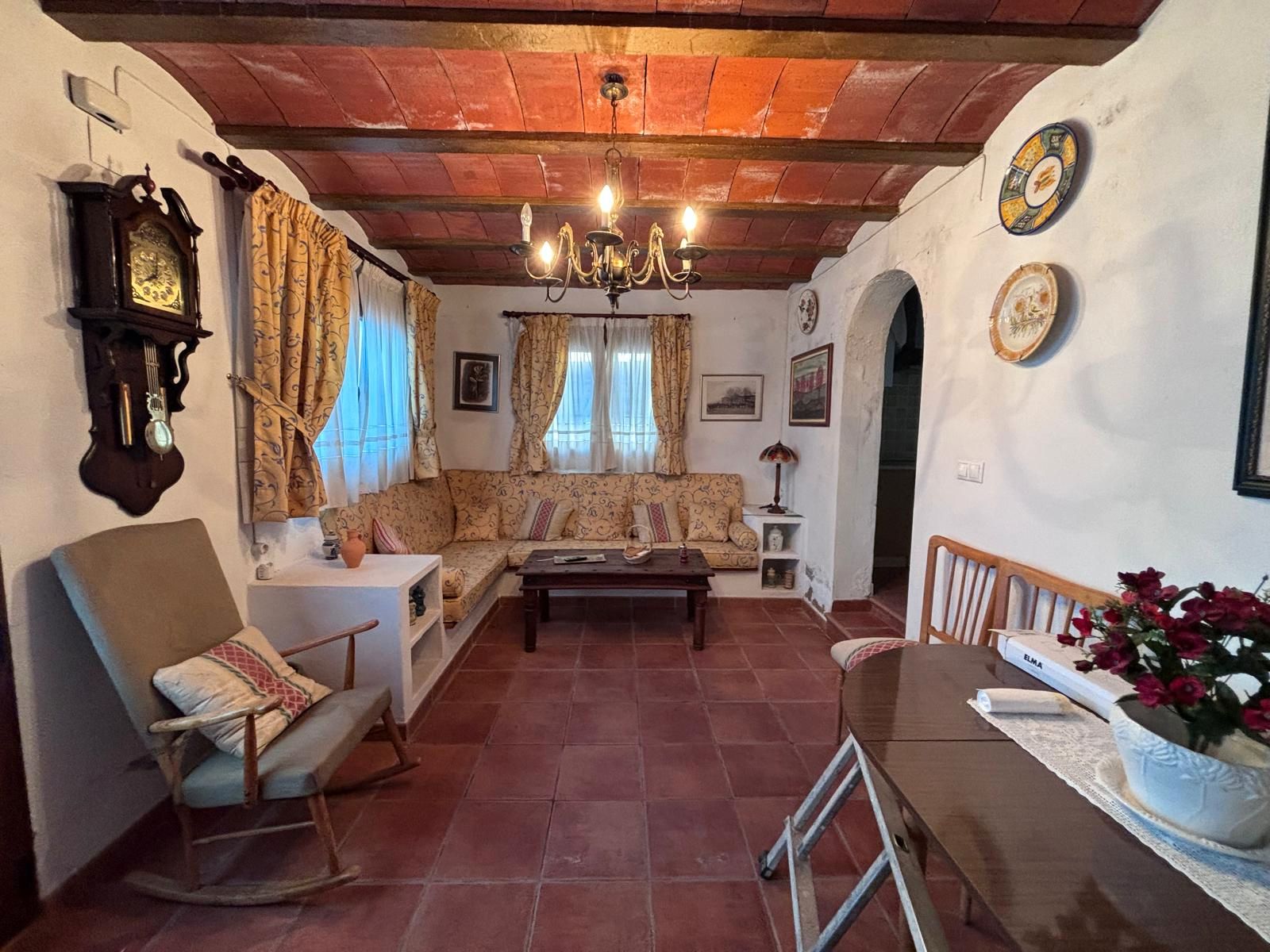 Sala d'estar de Casa o xalet en venda en Almodóvar del Pinar amb Moblat, Forn i Rentadora