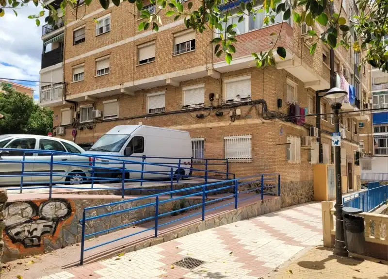 Vista exterior de Piso en venta en Bailén - Miraflores
