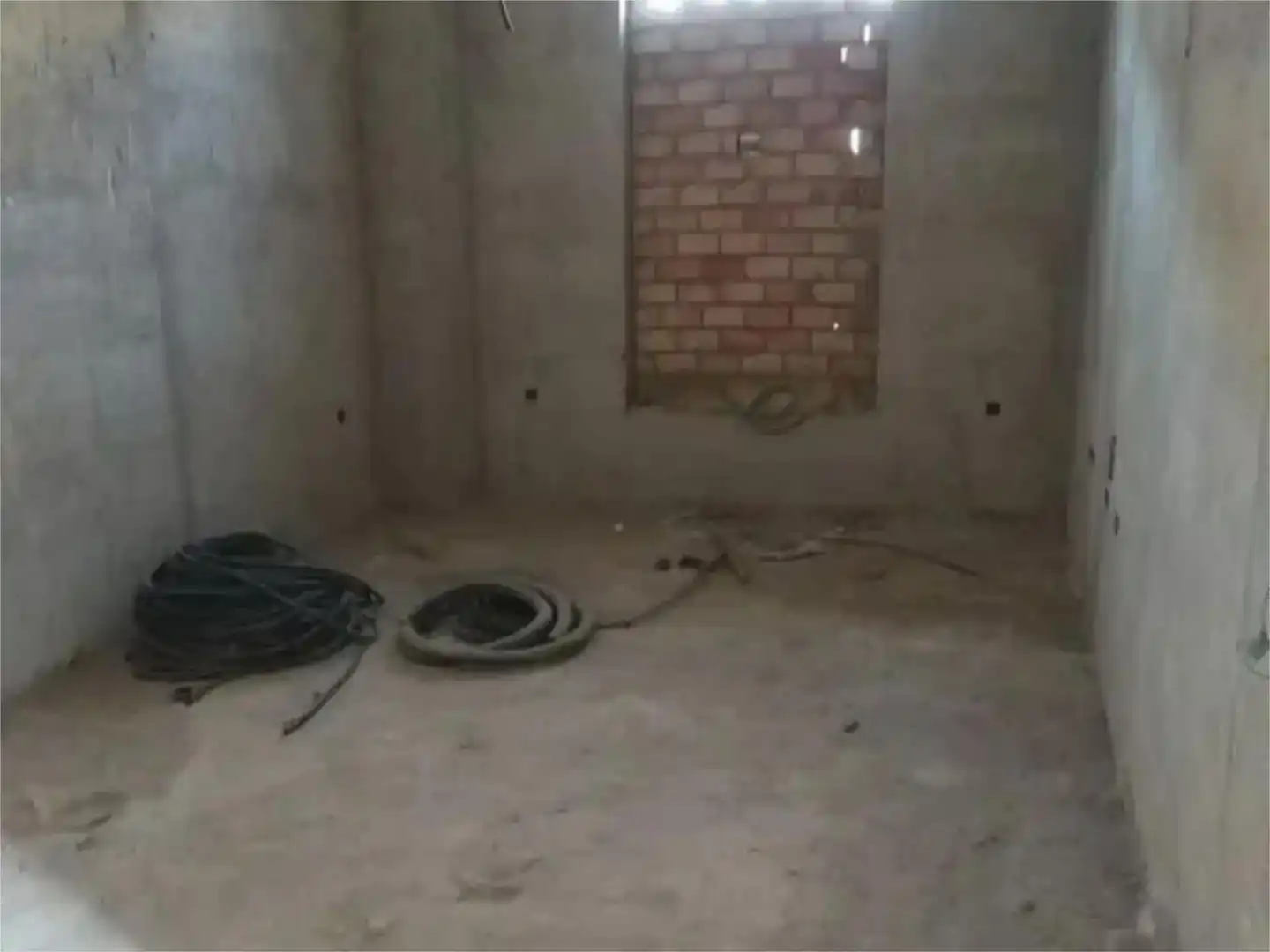 Casa adosada en venda en Brenes amb Balcó