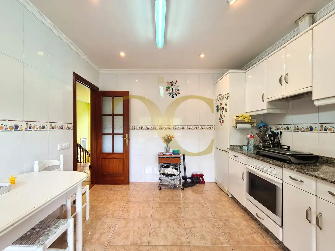 Cocina de Casa o chalet en venta en Gijón  con Calefacción, Jardín privado y Terraza