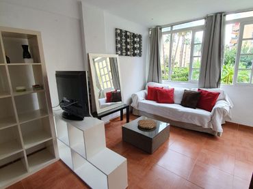 Apartament amb piscina de lloguer a Avenida de Benyamina 23