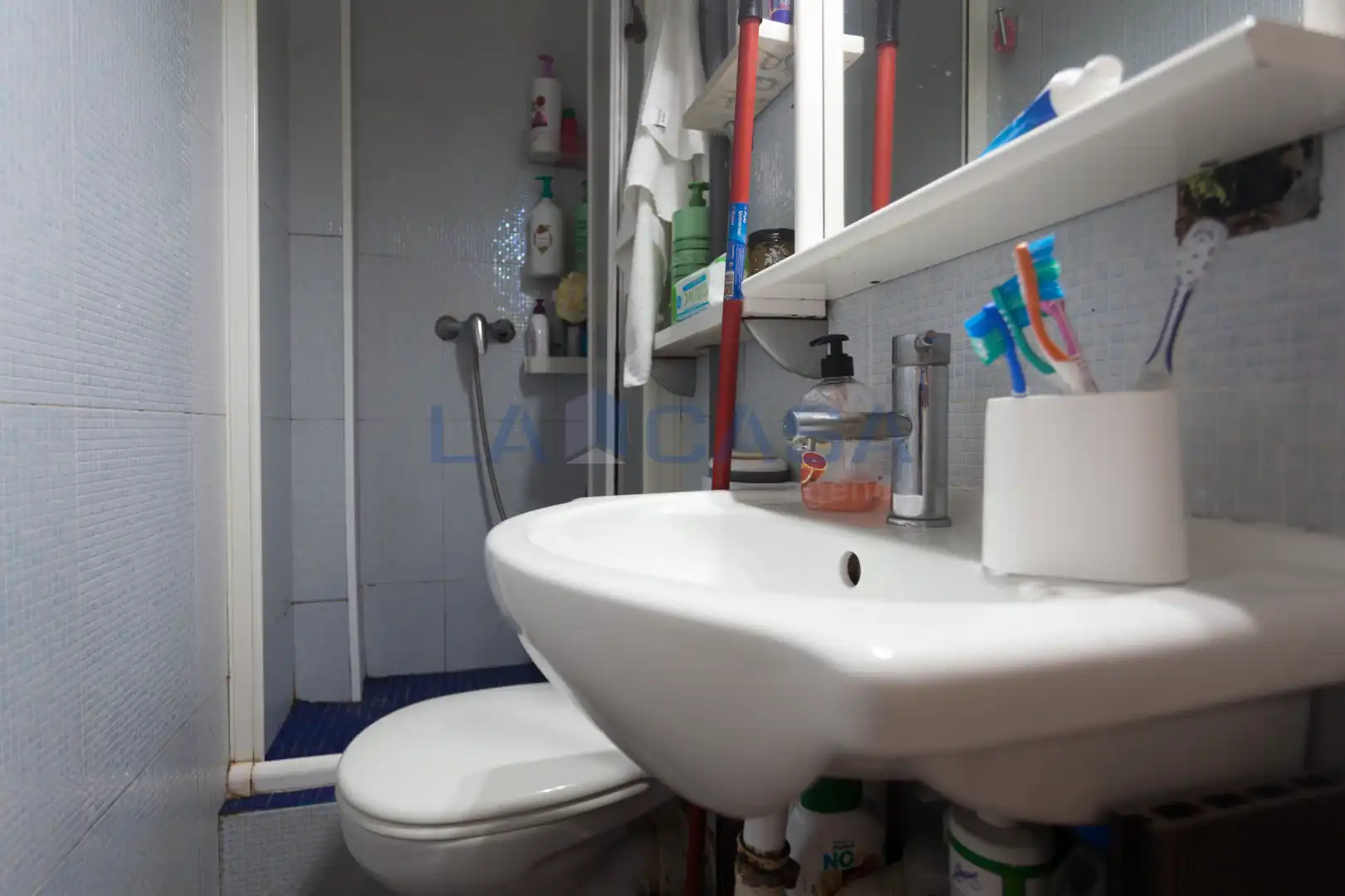 Baño de Ático en venta en L'Hospitalet de Llobregat con Amueblado