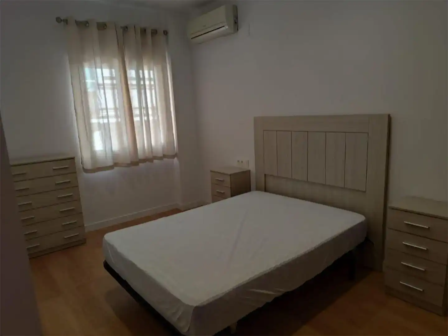 Bedroom of Flat for rent in  Granada Capital  with Air Conditioner and Balcony