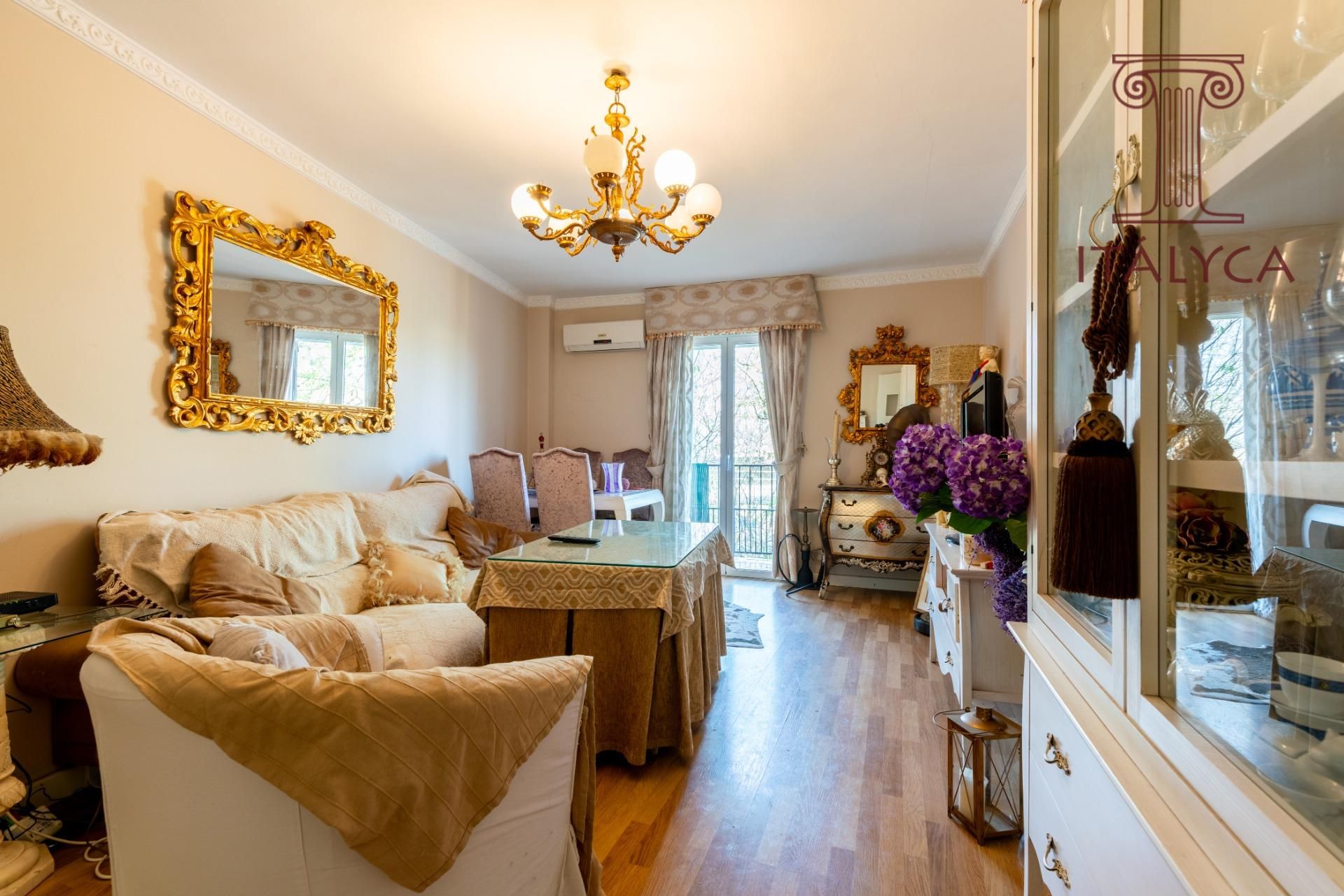 Living room of Flat for sale in  Sevilla Capital  with Air Conditioner, Heating and Terrace