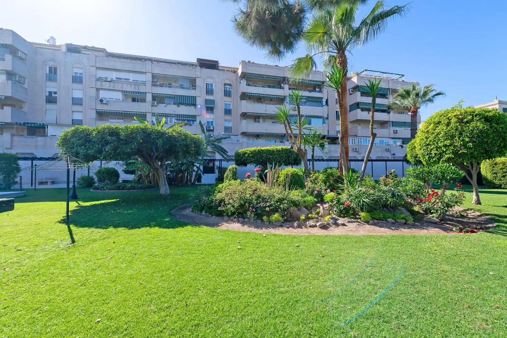 Vista exterior de Piso en venta en Málaga con Terraza, Trastero y Piscina comunitaria
