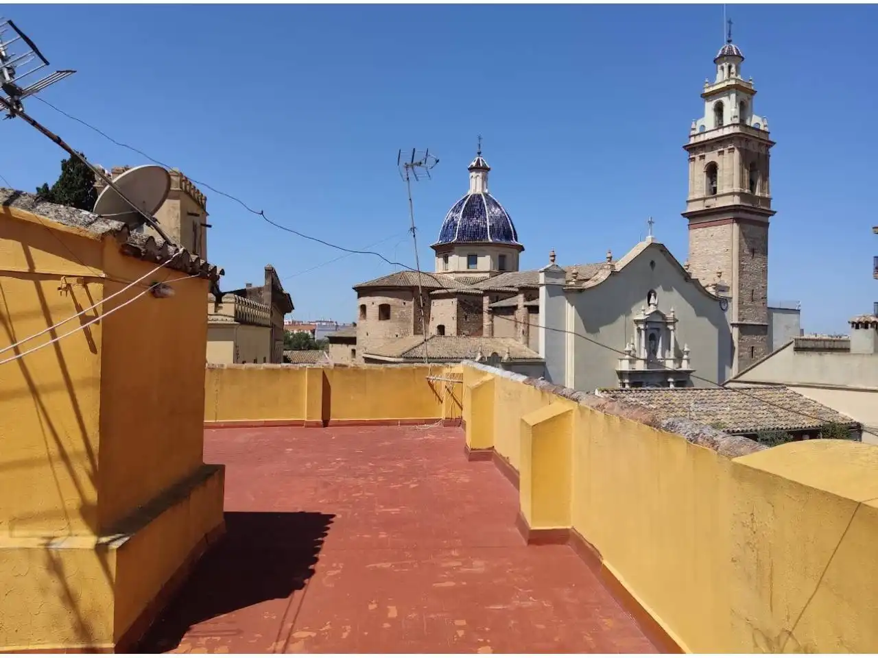 Vista exterior de Piso en venta en Burjassot con Terraza y Balcón