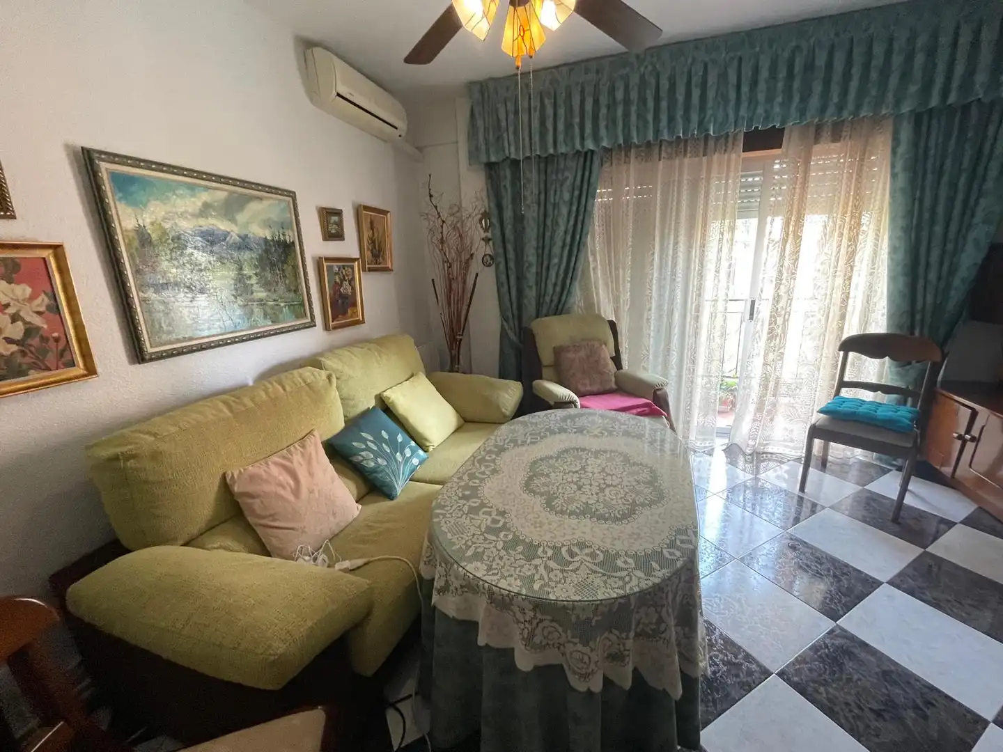 Living room of Flat for rent in Granada  with Furnished, Oven and Washing machine
