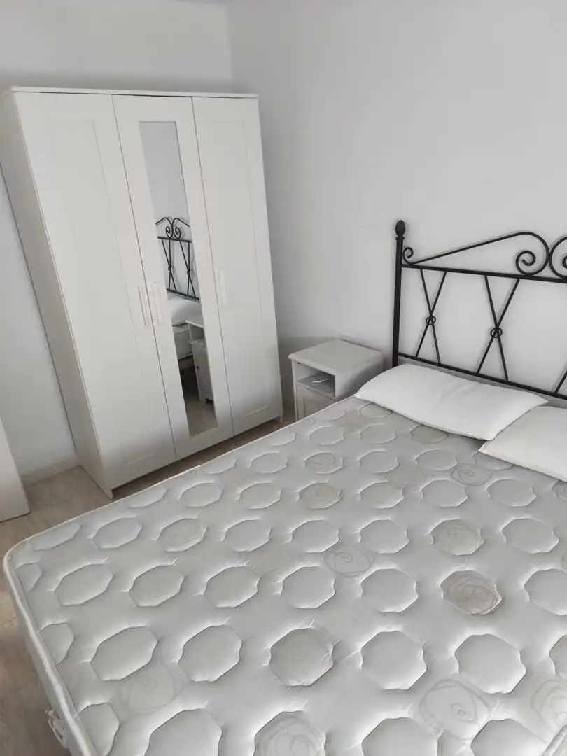 Schlafzimmer von Wohnung zur Miete in Sevilla mit Klimaanlage, Heizung und Möbliert