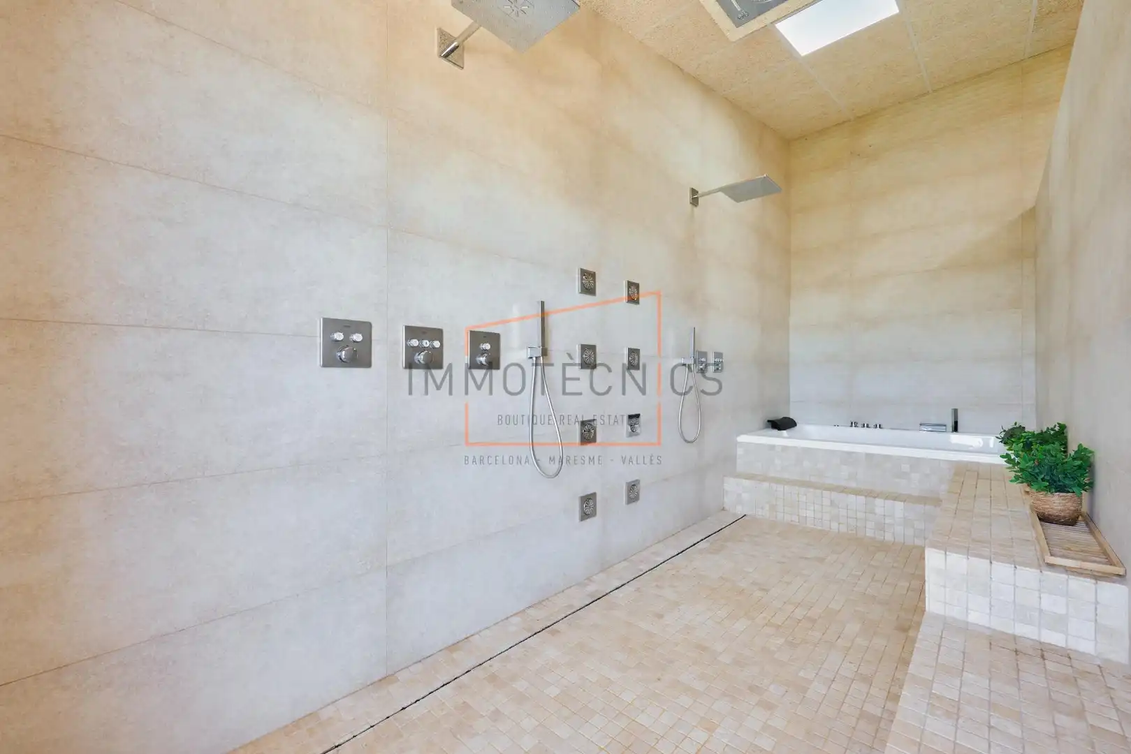 Bany de Casa o xalet en venda en Santa Eulàlia de Ronçana amb Aire condicionat, Jardí privat i Terrassa
