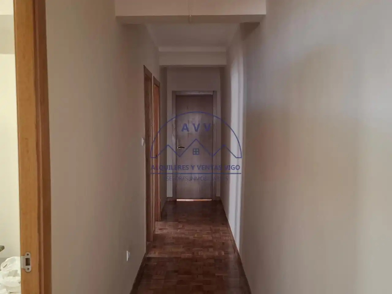 Flat for rent in Vigo   with Parquet flooring