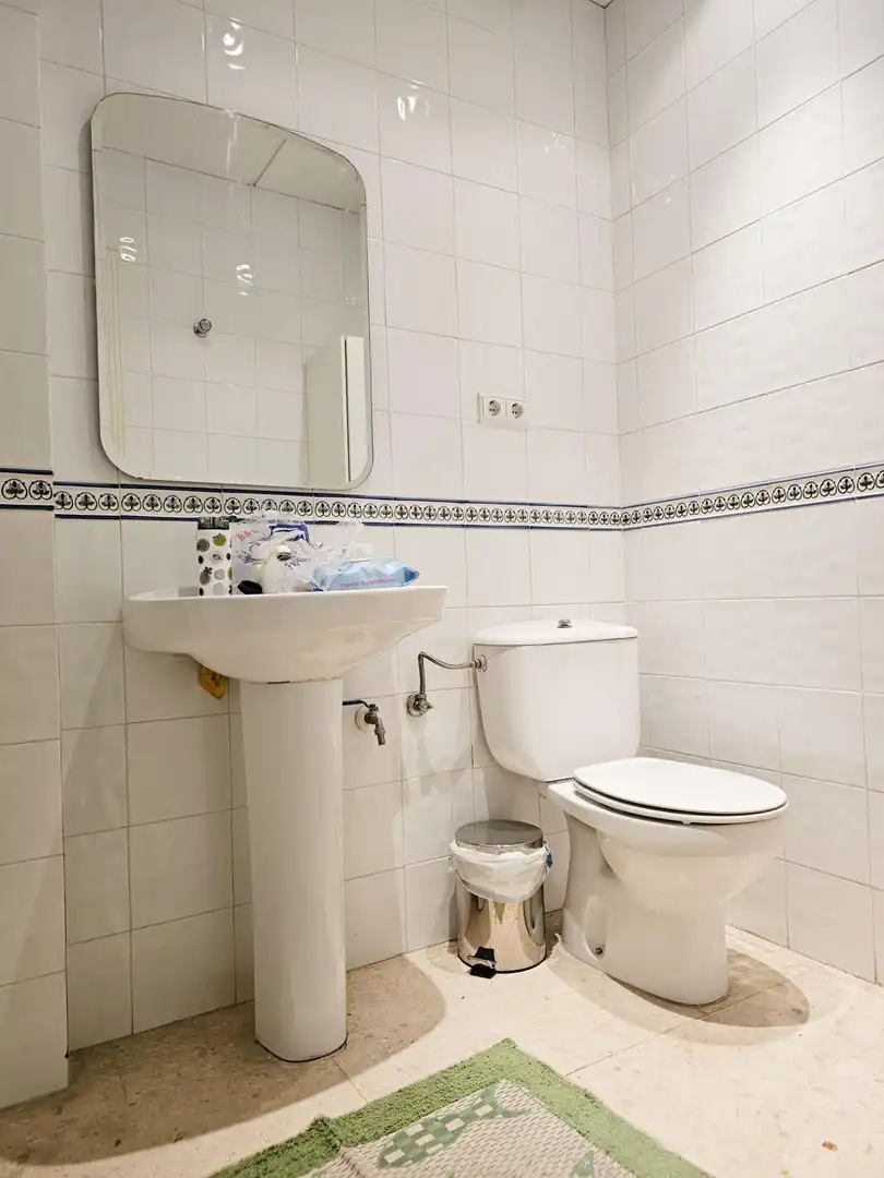 Badezimmer von Büro zur Miete in Dénia mit Klimaanlage, Heizung und Möbliert