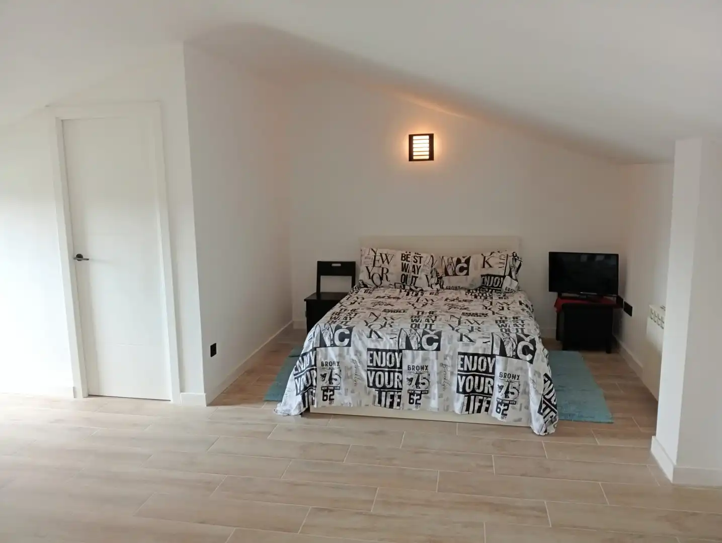 Schlafzimmer von Dachboden zum Verkauf in Calella mit Heizung, Parkett und Terrasse